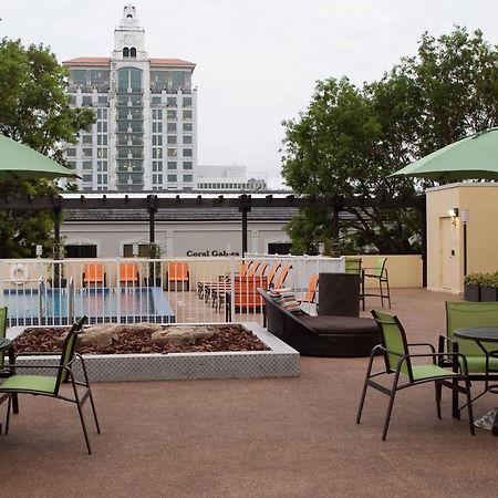 Courtyard Miami Coral Gables Hotell Exteriör bild