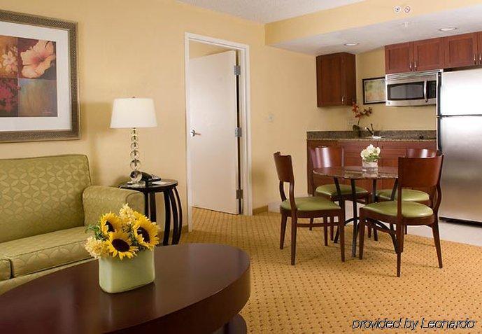 Courtyard Miami Coral Gables Hotell Rum bild