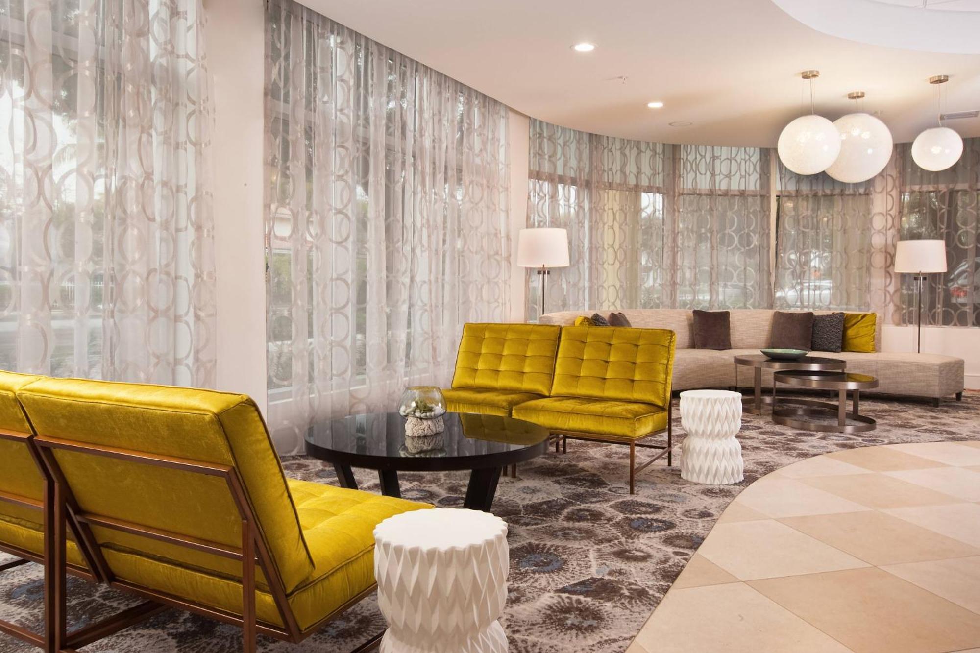 Courtyard Miami Coral Gables Hotell Exteriör bild