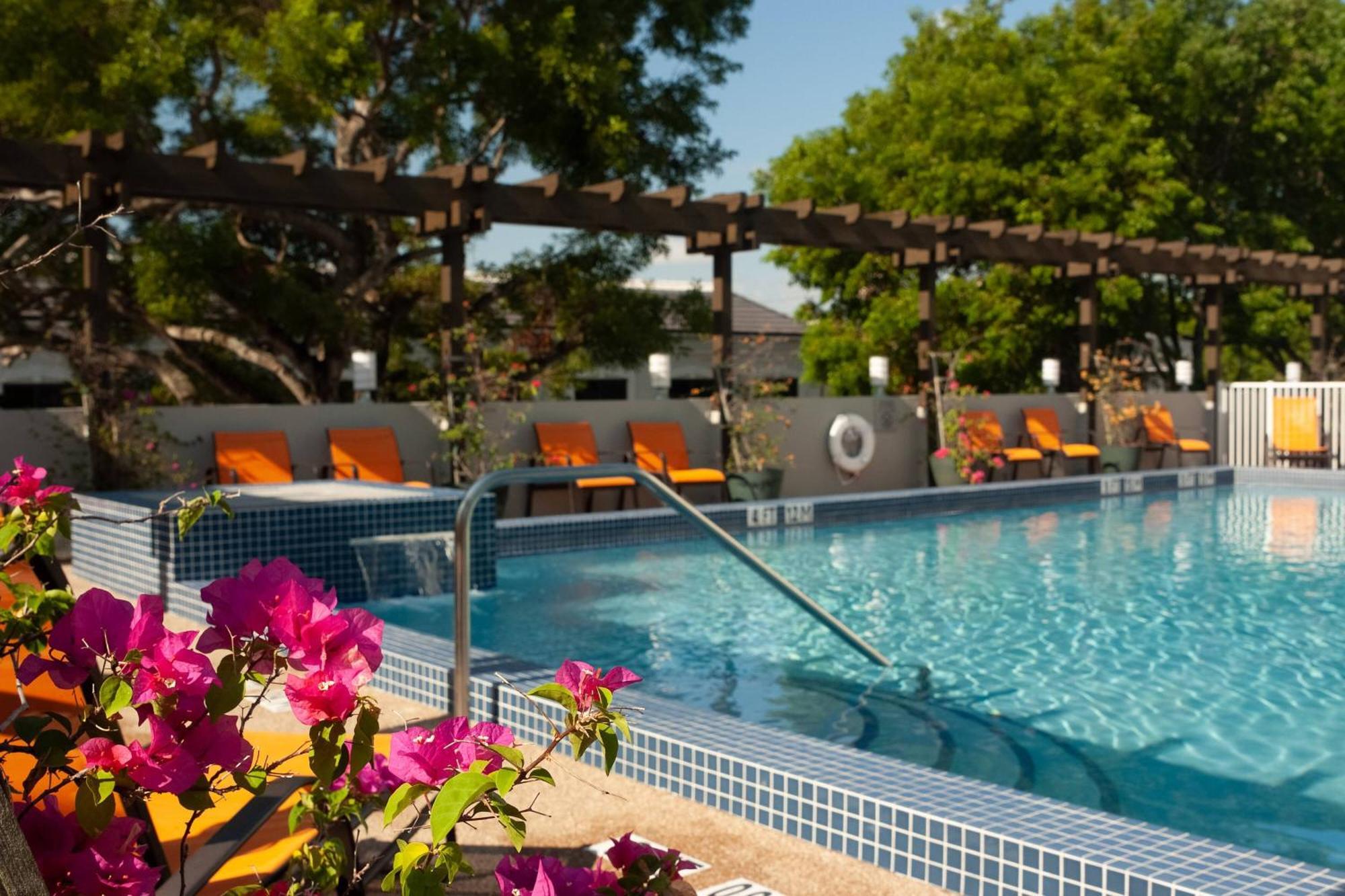 Courtyard Miami Coral Gables Hotell Exteriör bild