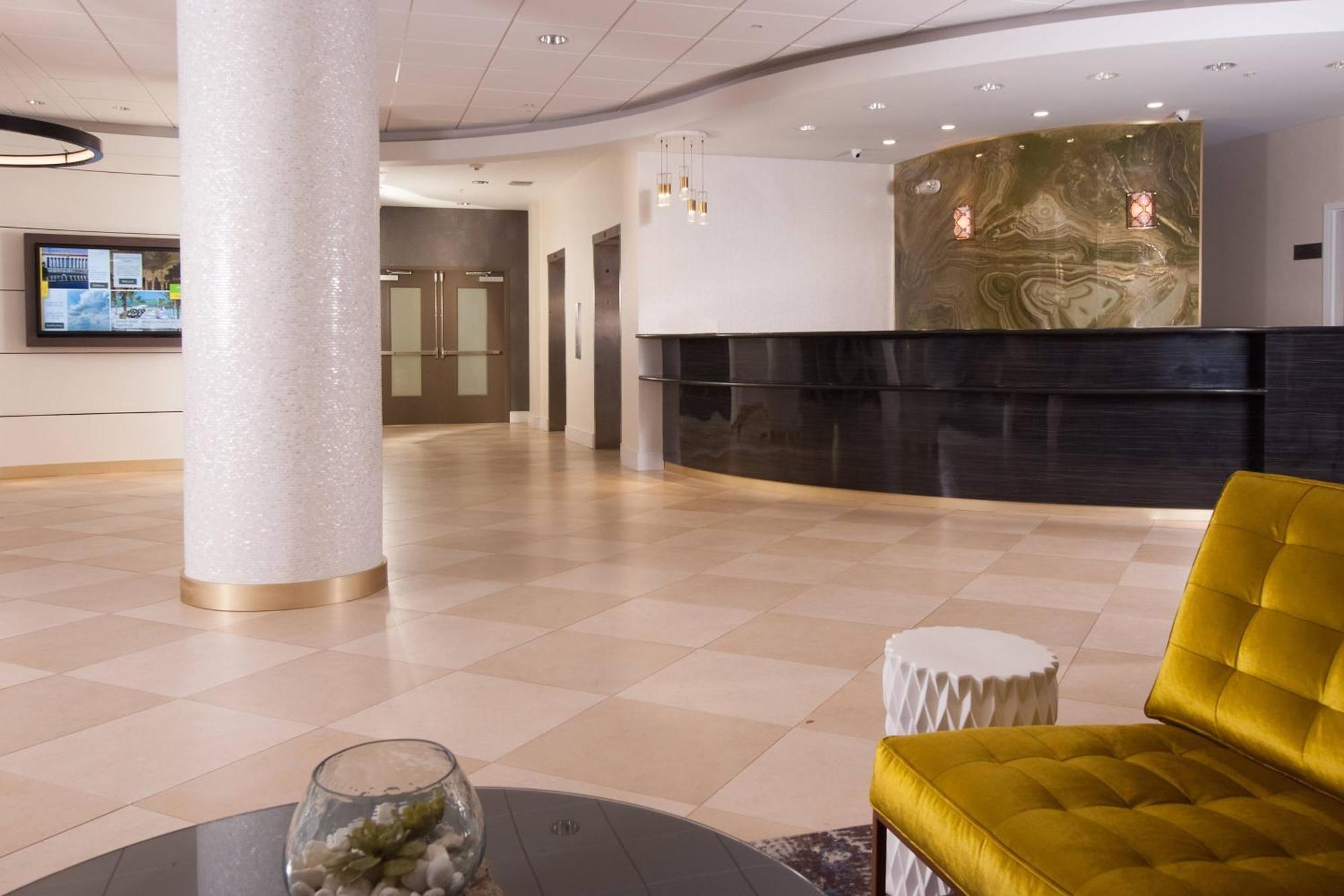 Courtyard Miami Coral Gables Hotell Exteriör bild