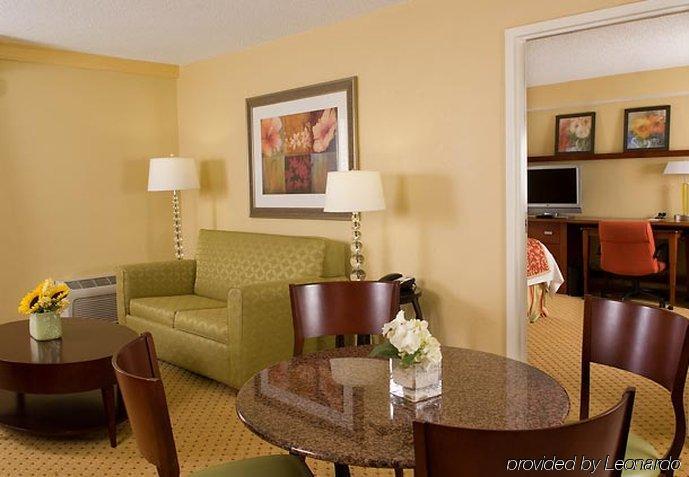 Courtyard Miami Coral Gables Hotell Rum bild