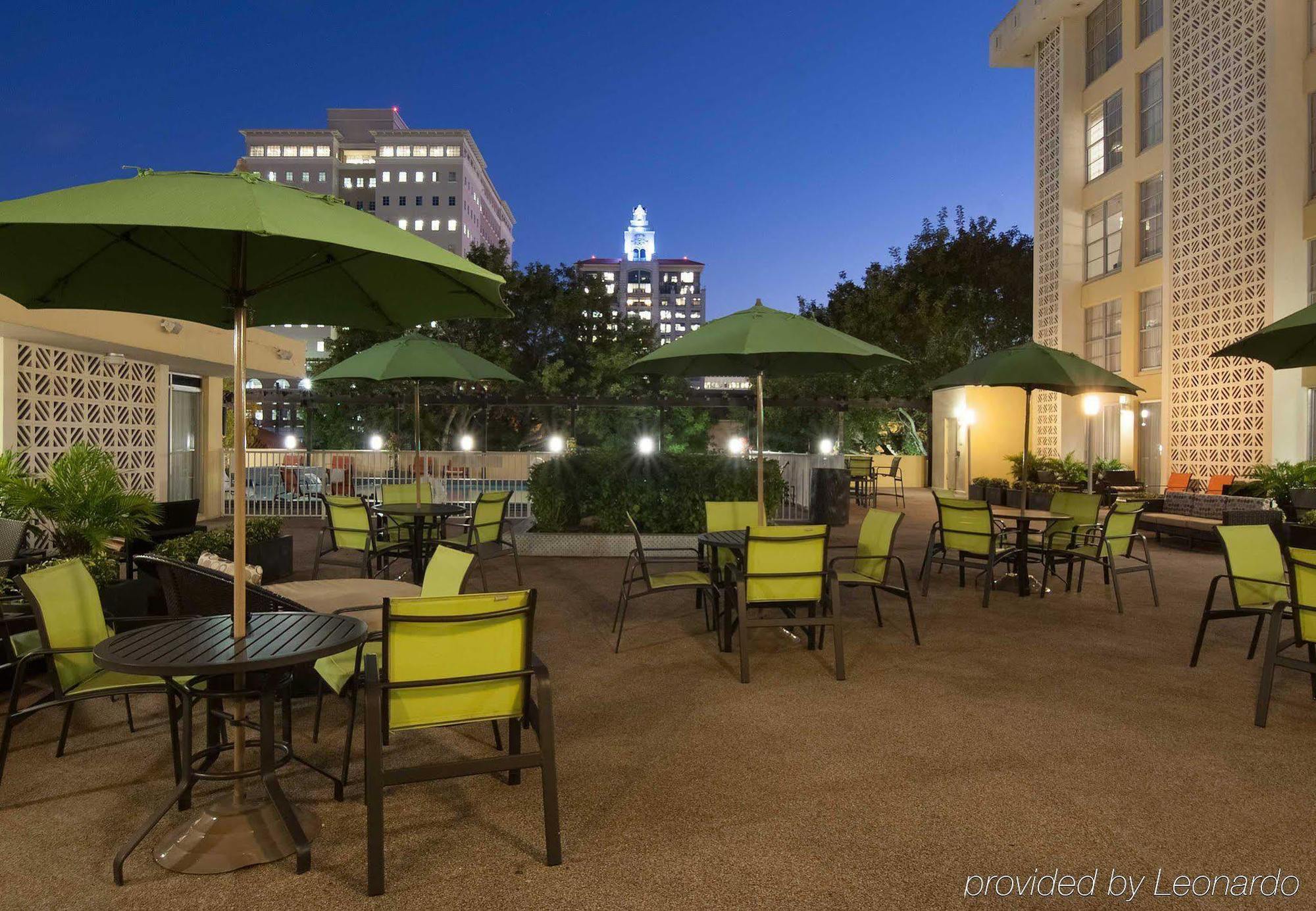 Courtyard Miami Coral Gables Hotell Exteriör bild