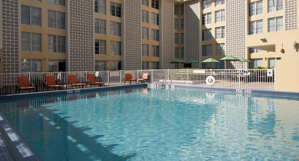 Courtyard Miami Coral Gables Hotell Exteriör bild
